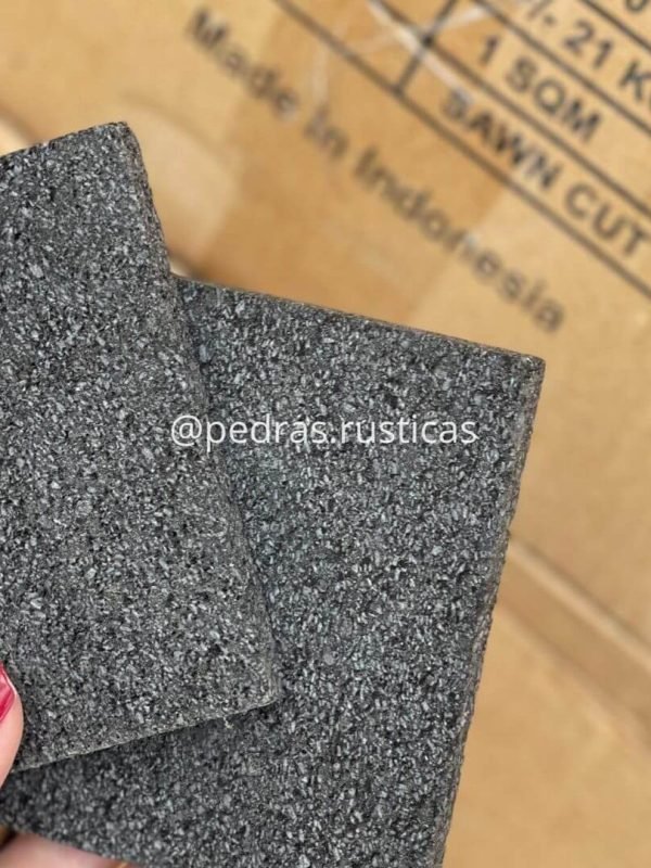 Pedra Hitam da Pedra Rústica