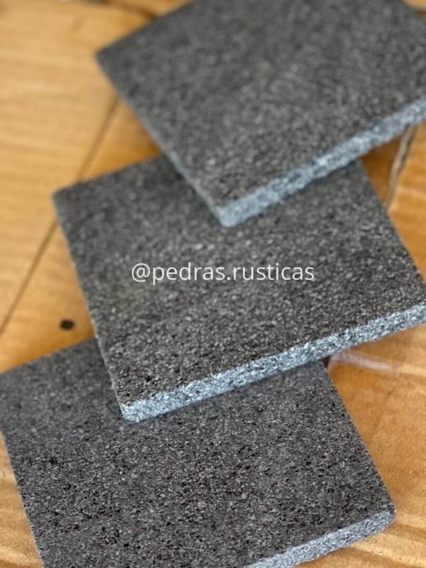 Pedra Hitam da Pedra Rústica